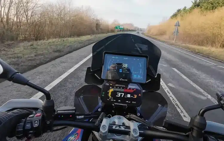 Carpuride W702BS review — CarPlay display on a motorcycle